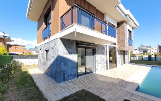 ELEGANT 4-BEDROOM PRIVATE VILLAS IN KARGI