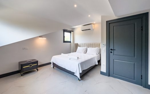 LUXURIOUS 4-BEDROOM VILLA SURROUNDED BY NATURE IN ÖLÜDENİZ